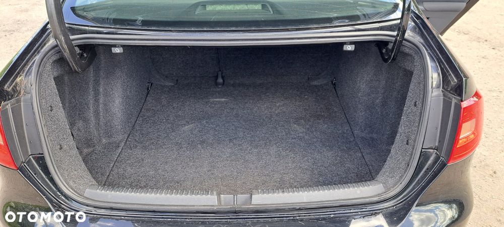 Volkswagen Jetta 1.6 TDI Comfortline - 19