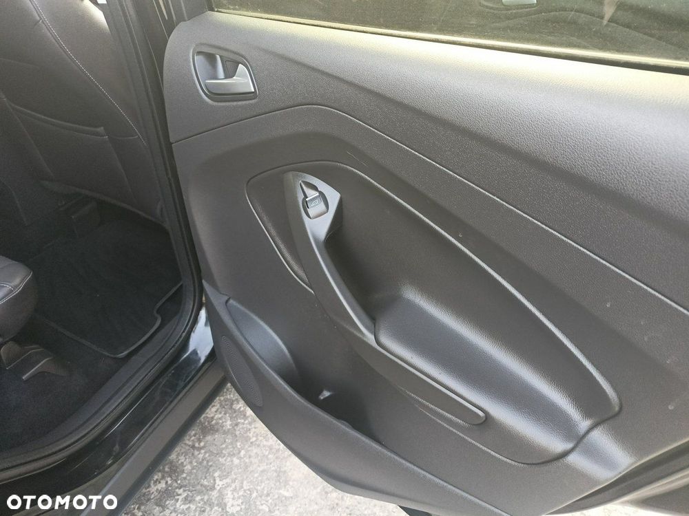 Ford Kuga 1.6 EcoBoost 2x4 Titanium - 24