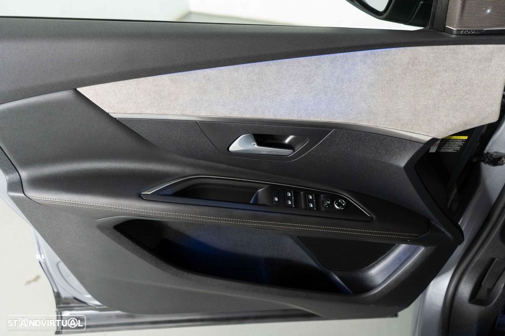 Peugeot 3008 1.6 Hybrid GT Pack e-EAT8 - 22