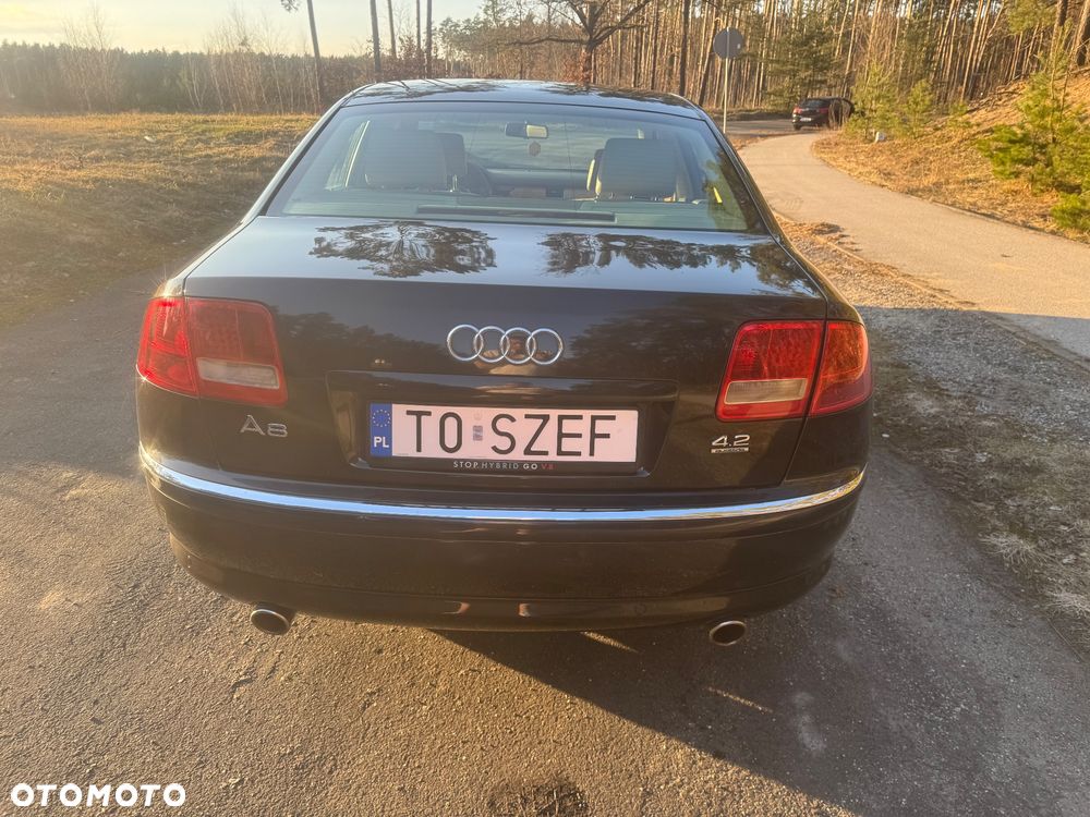 Audi A8 4.2 Quattro - 6