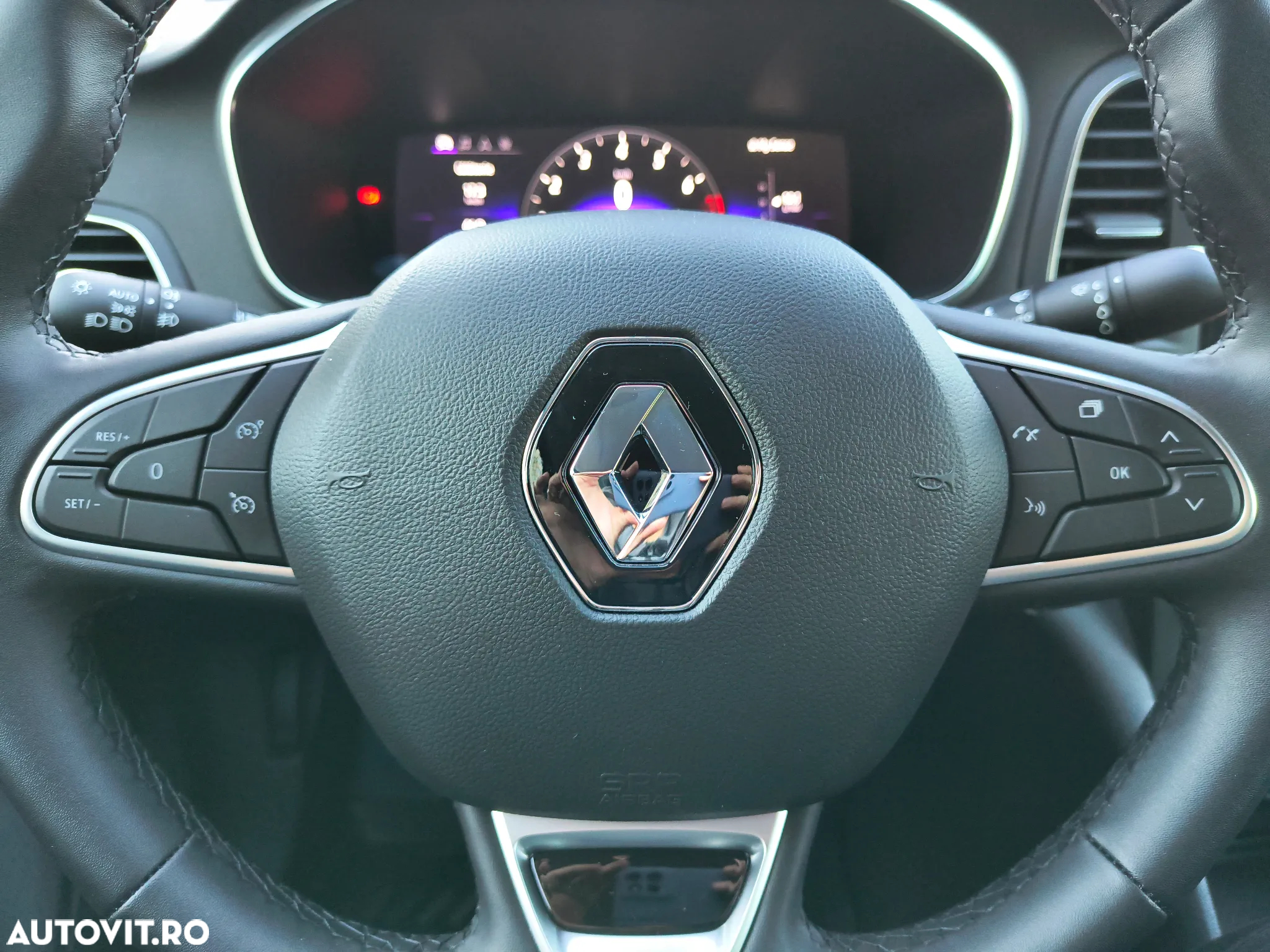Renault Megane TCe 140 GPF Techno - 12