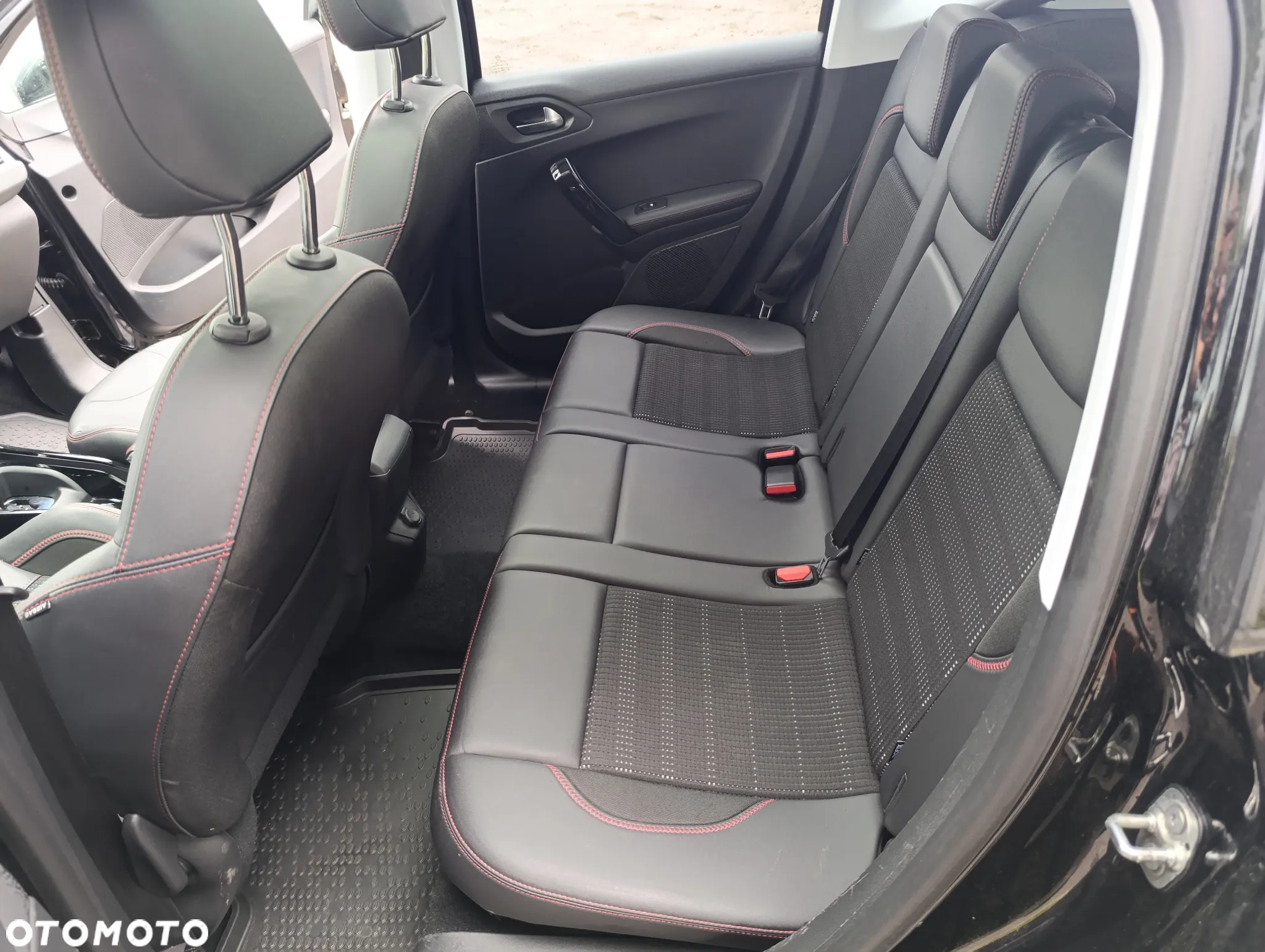 Peugeot 2008 PureTech 110 Stop&Start EAT6 GT-Line Edition - 36