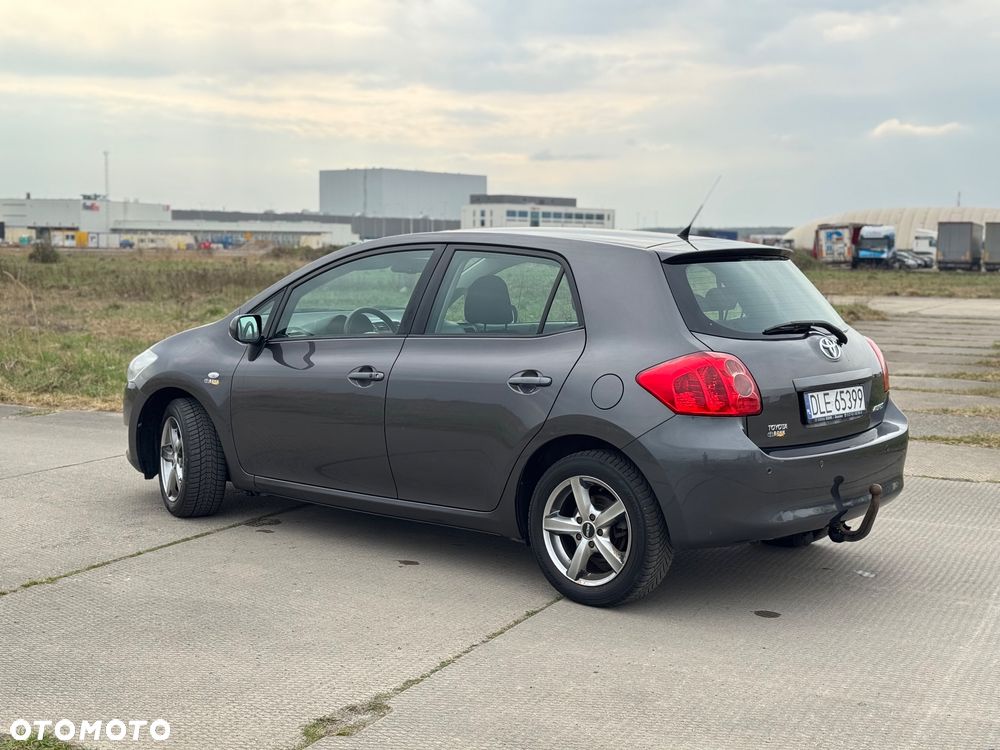 Toyota Auris 1.6 VVT-i Executive - 2