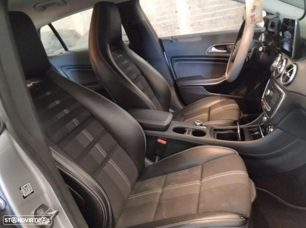 Mercedes-Benz CLA 200 - 4