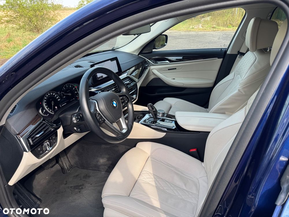 BMW Seria 5 530i xDrive Luxury Line - 28