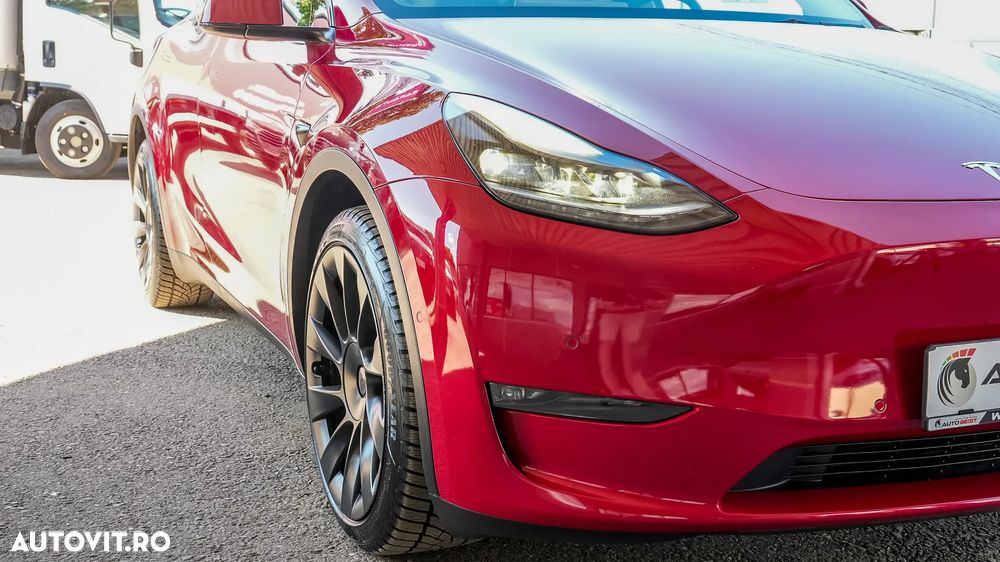 Tesla Model Y - 36