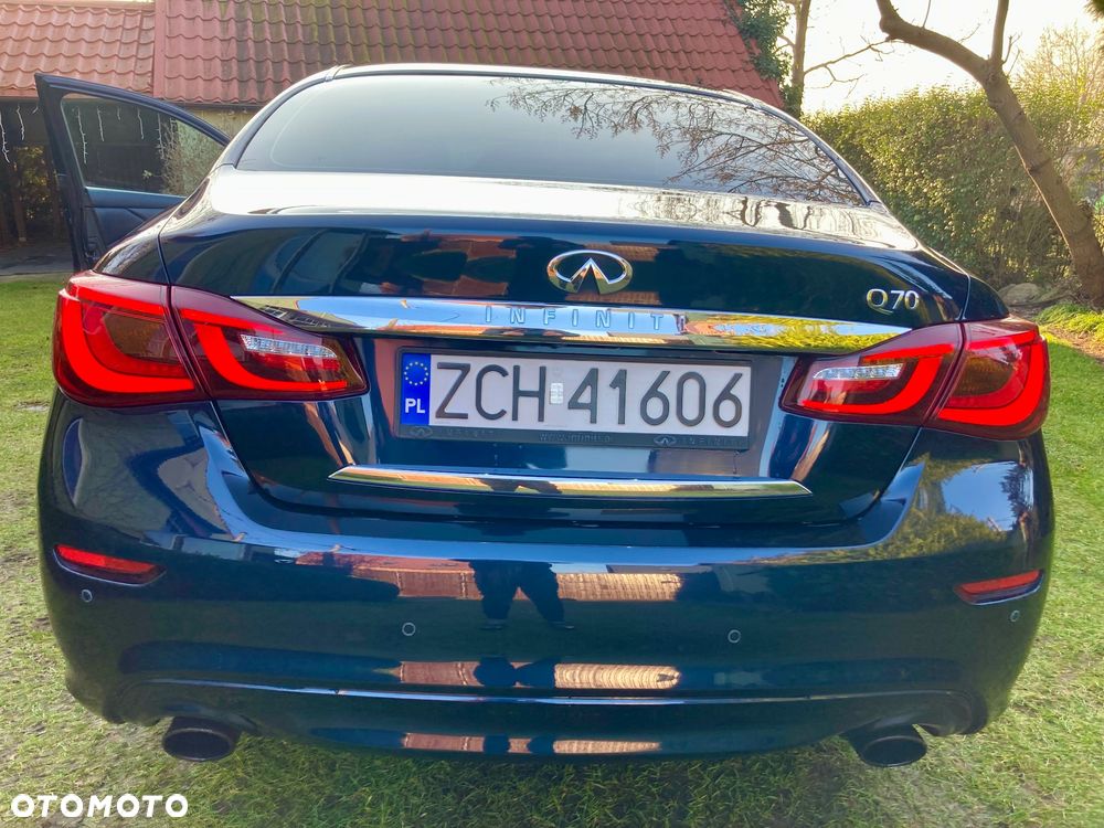 Infiniti Q70 - 2