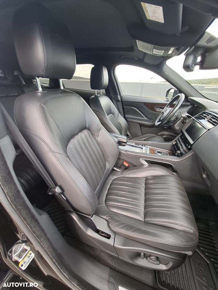Jaguar F-Pace 20d AWD Portfolio - 13