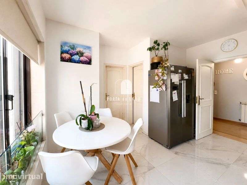 T4 Carvalhos | Último Piso| 206m2| 3 Frentes| 2 Lugares de Garagem - Grande imagem: 4/12
