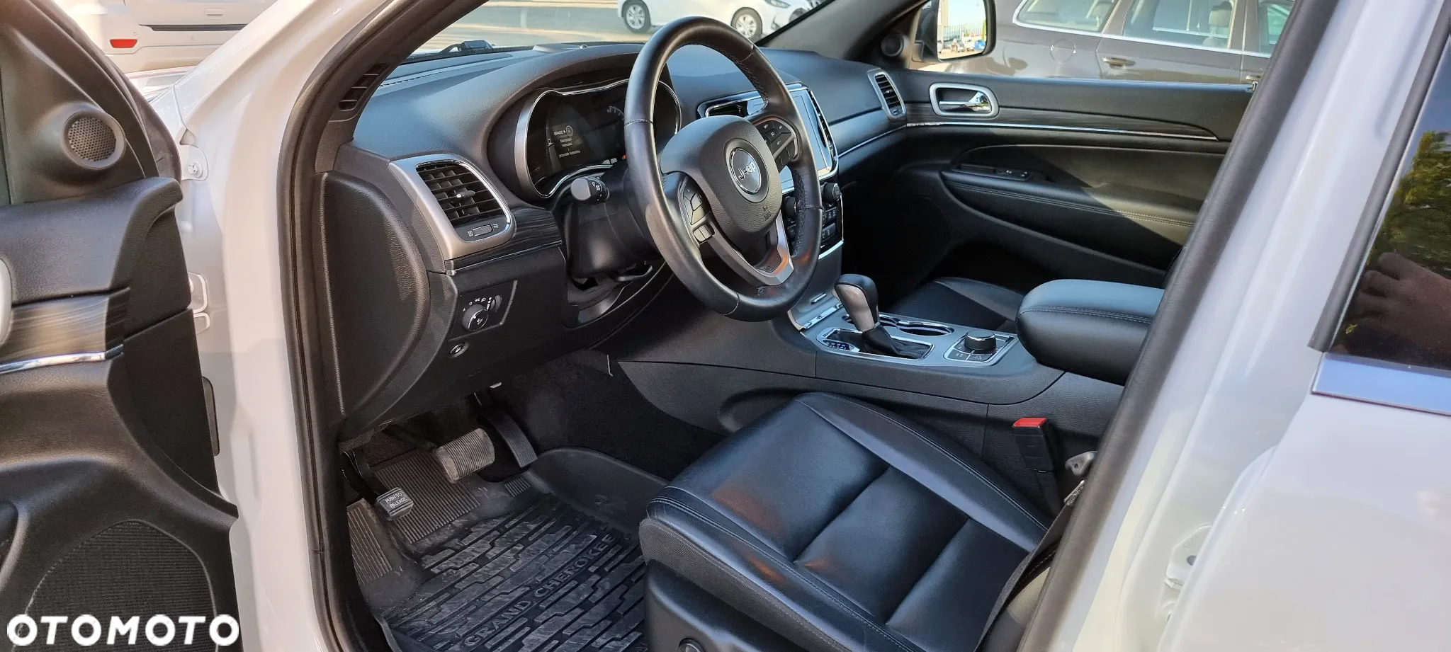 Jeep Grand Cherokee - 12