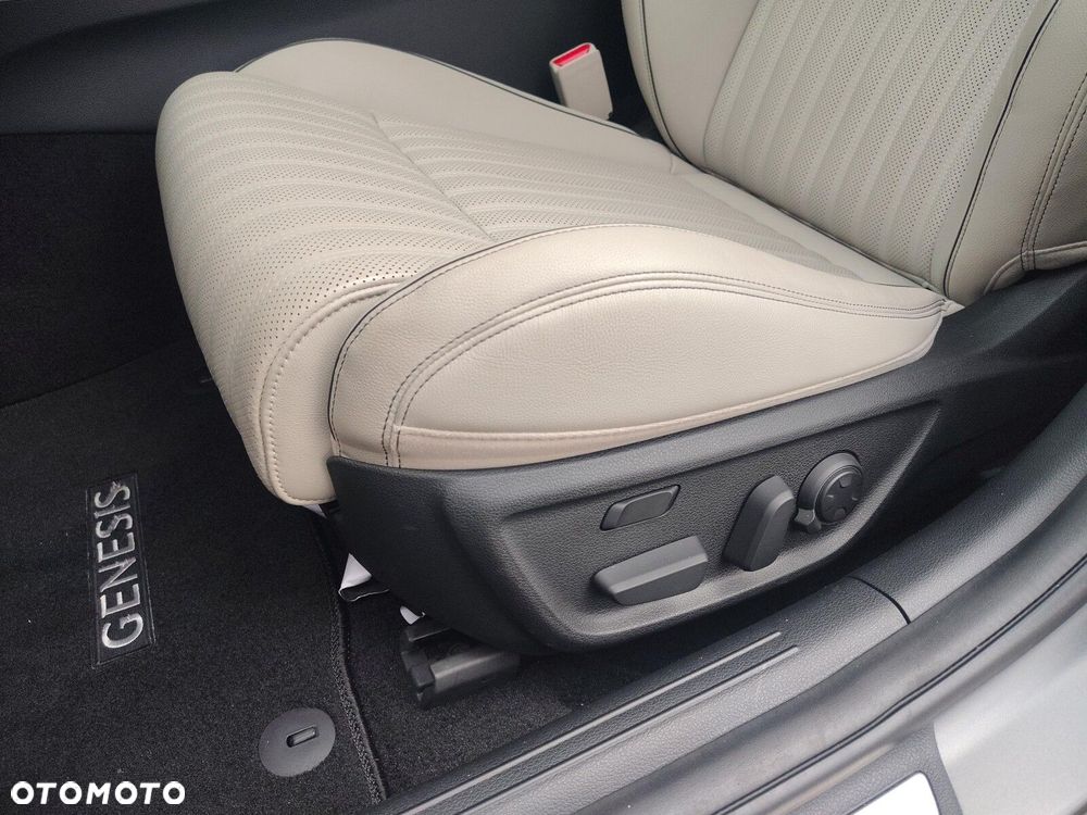 Genesis G70 2.0T Plus RWD 8AT Sport - 15
