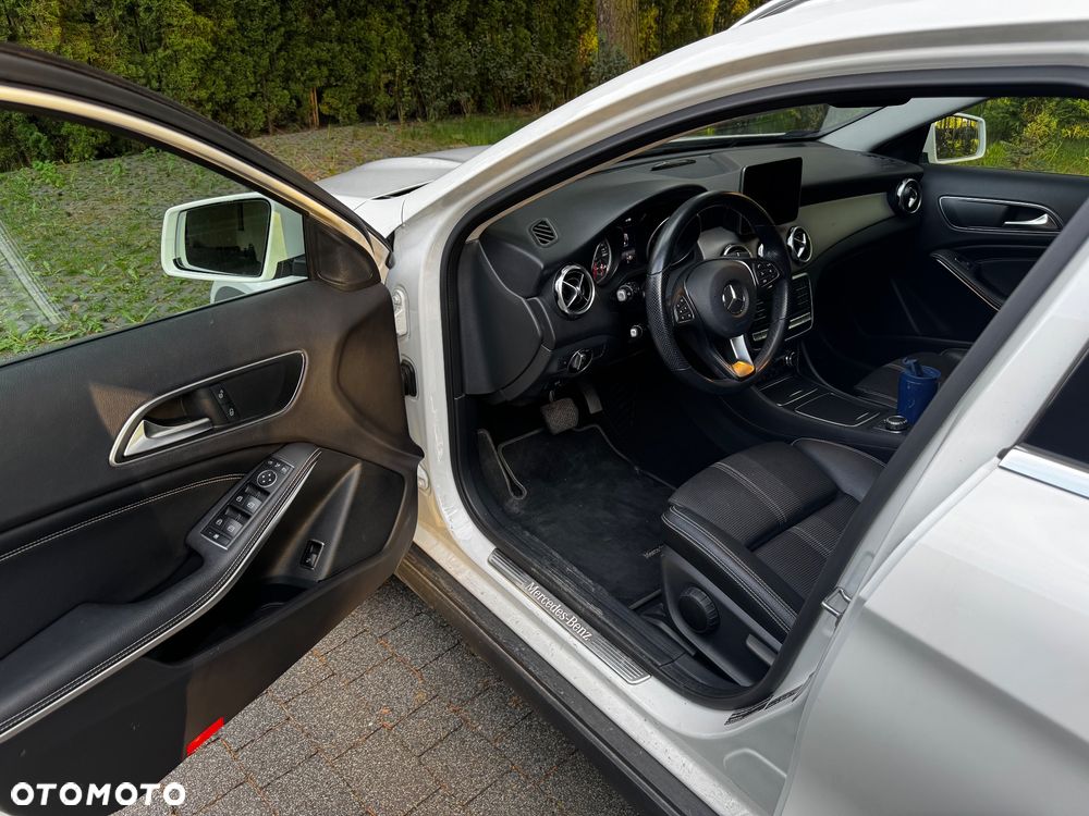 Mercedes-Benz GLA 220 4-Matic Urban - 5