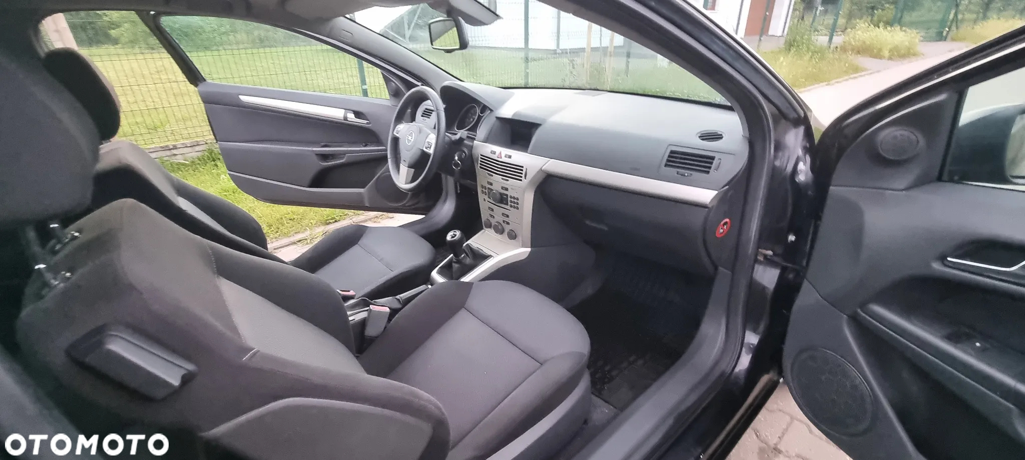 Opel Astra GTC 1.6 - 12