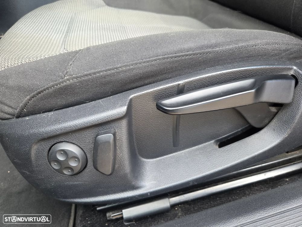 VW Passat 1.6 TDI Confortline - 14