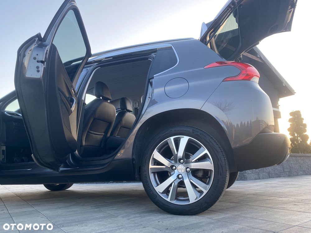 Peugeot 2008 1.2 Pure Tech Allure S&S - 16