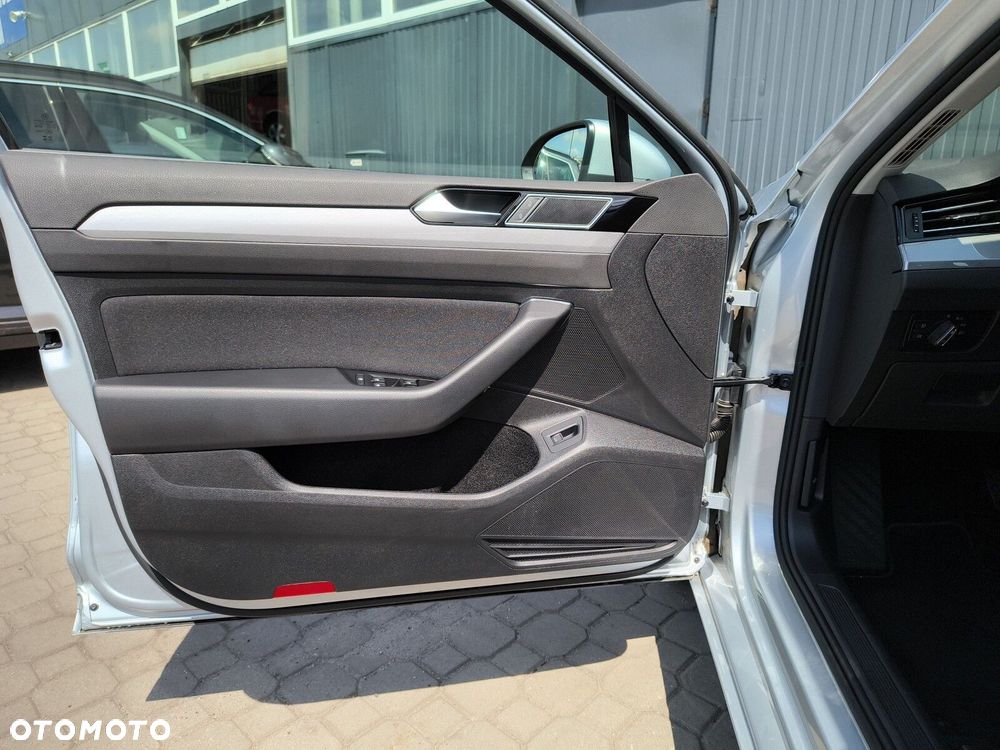 Volkswagen Passat - 21