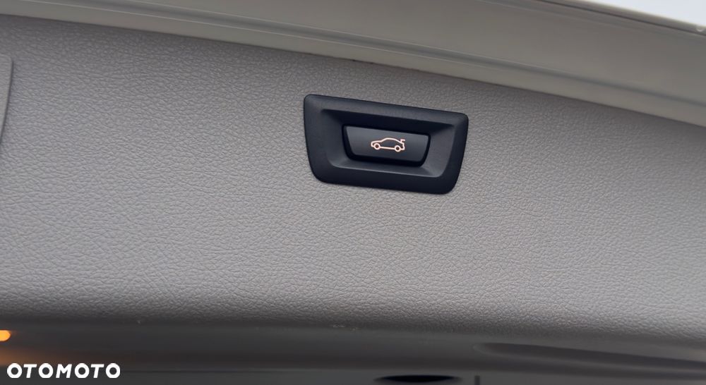 BMW Seria 3 318d Sport Line EU6 - 24