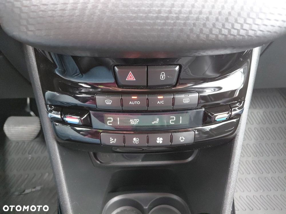 Peugeot 2008 1.2 Pure Tech GPF Allure S&S EAT6 - 16