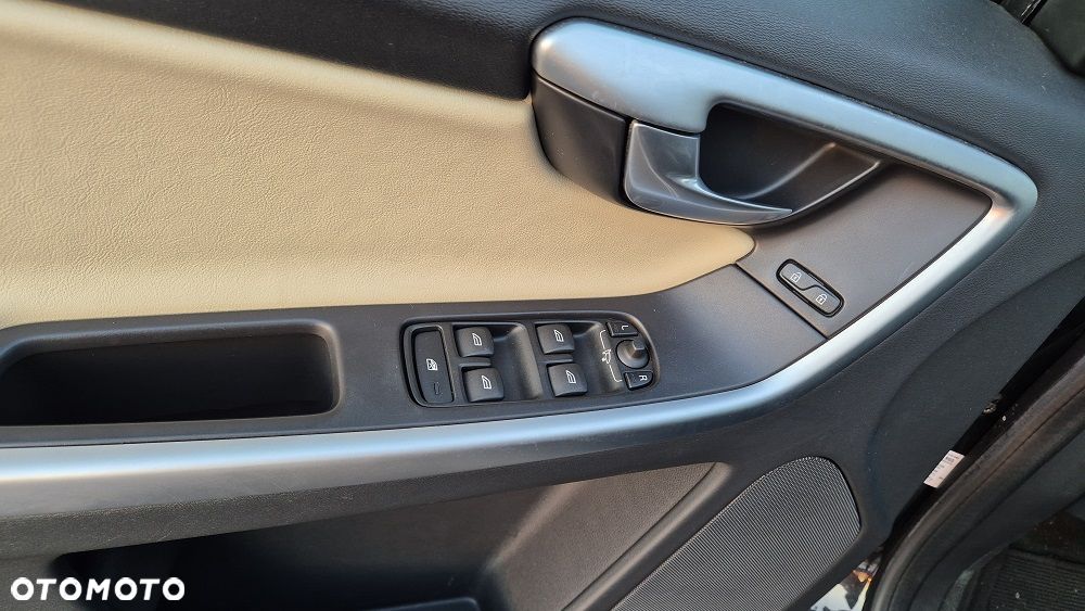 Volvo XC 60 D4 RDesign - 12