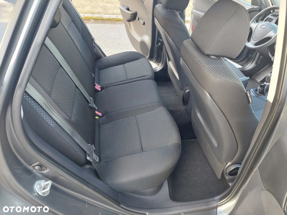 Hyundai i30 1.4 Base + - 18