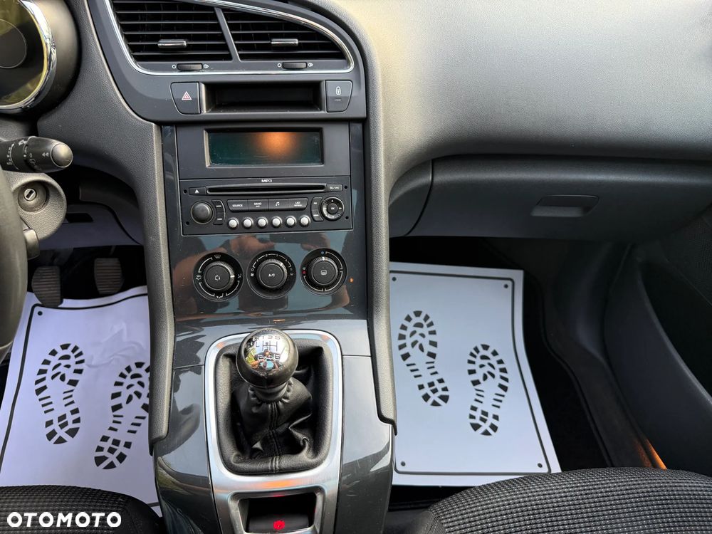 Peugeot 5008 1.6 THP Premium - 18
