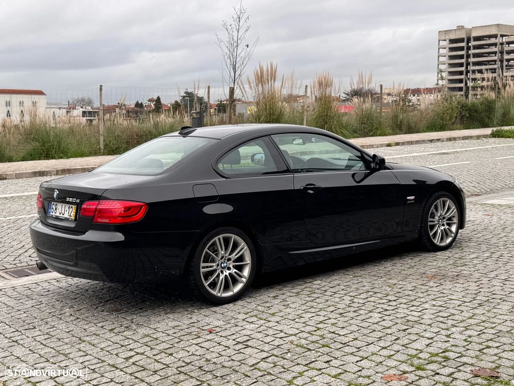 BMW 320 d xDrive Coupe Edição M - 4