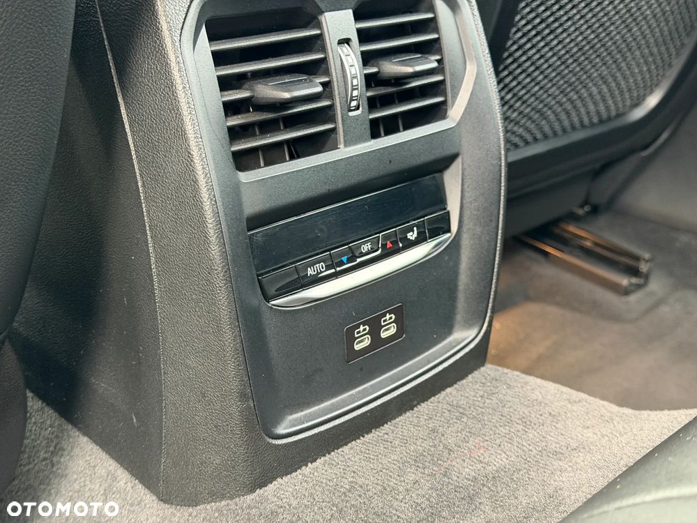 BMW Seria 3 318i - 27