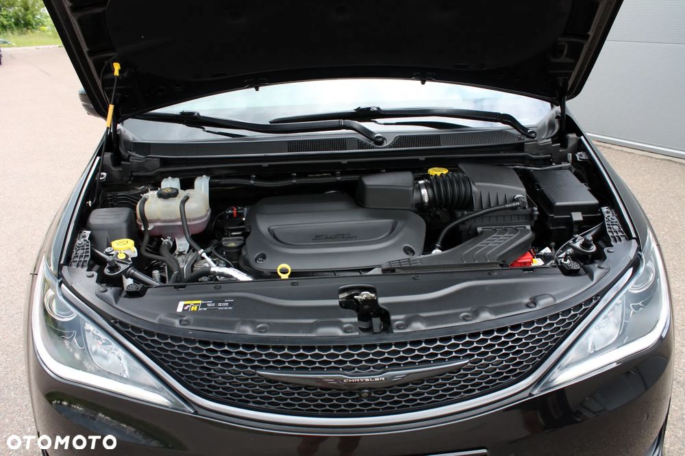 Chrysler Pacifica - 30