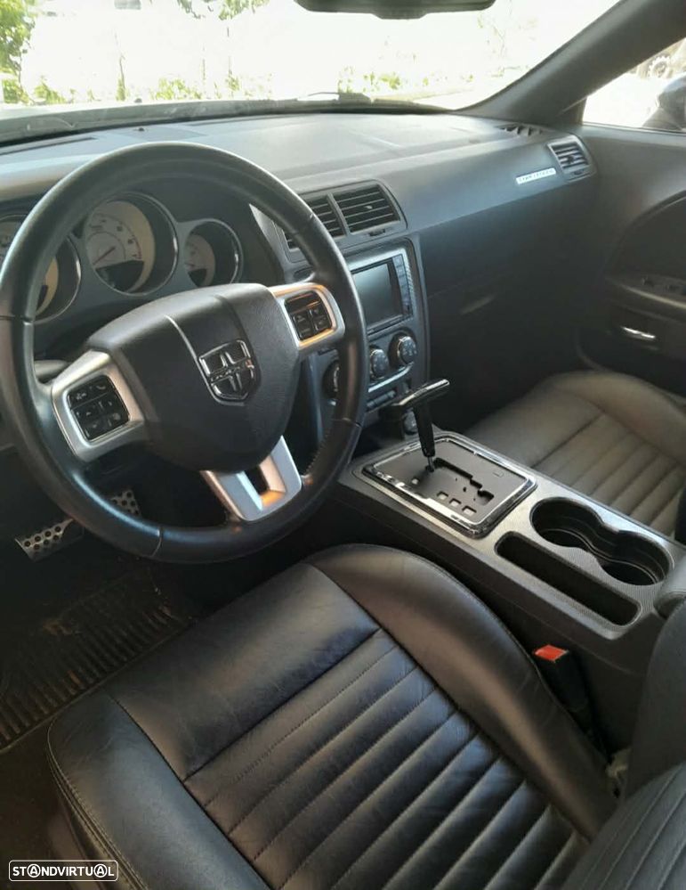 Dodge Challenger - 7
