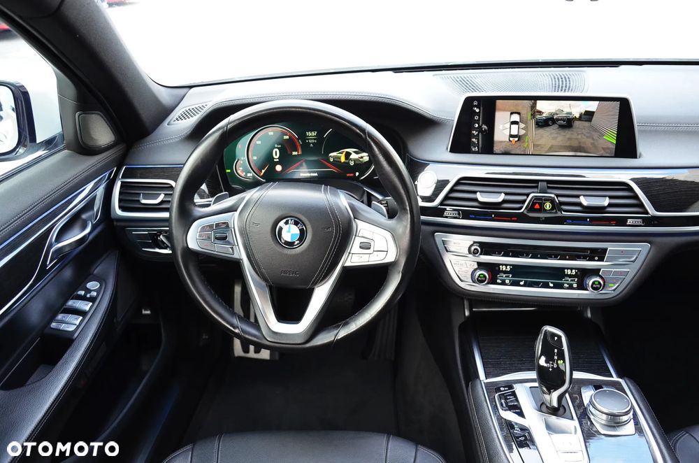 BMW Seria 7 740Li - 24