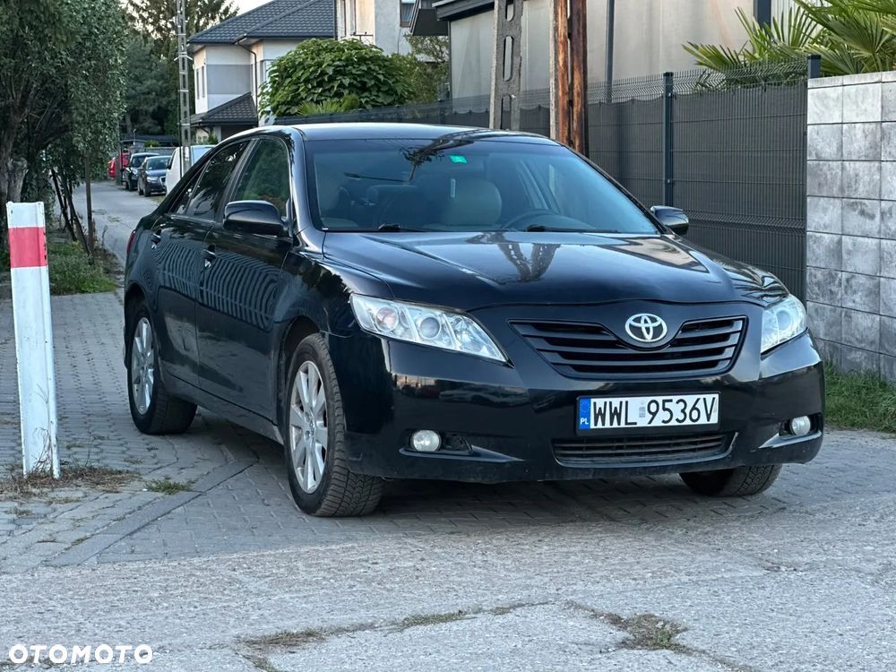 Toyota Camry 2.5 XLE - 3