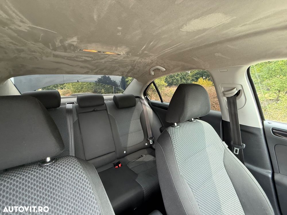 Volkswagen Jetta 1.6 TDI Highline - 12