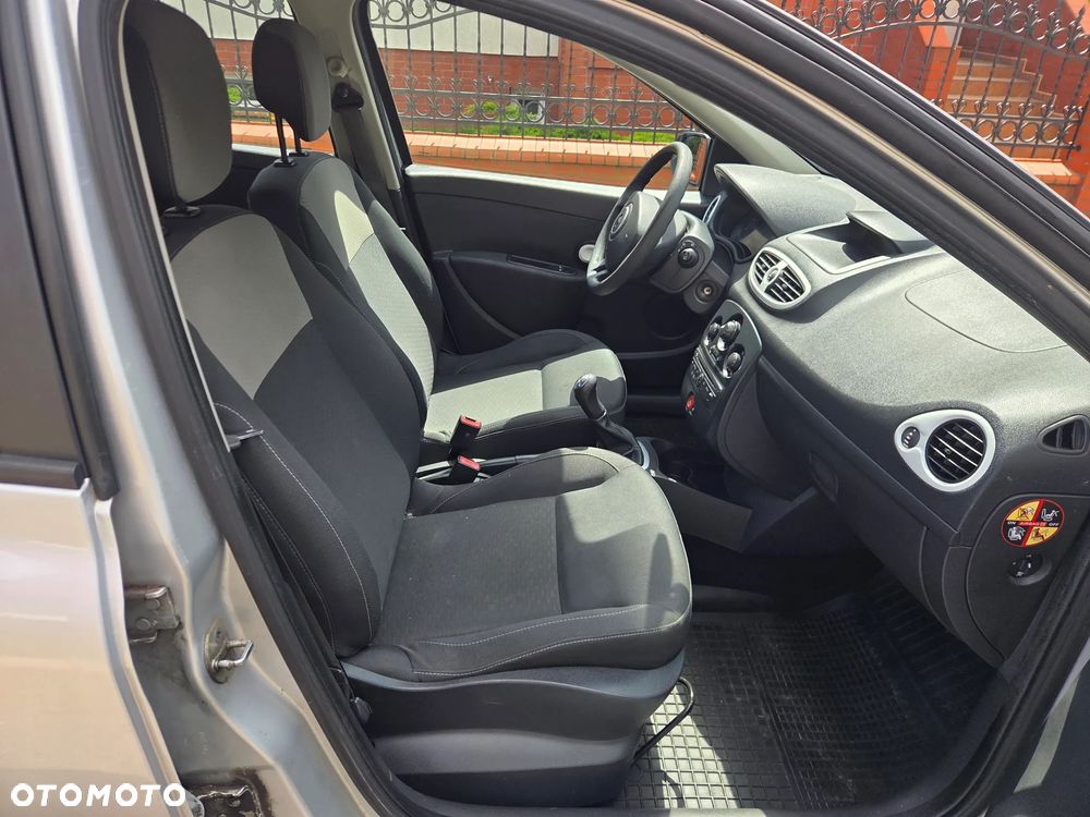 Renault Clio - 21