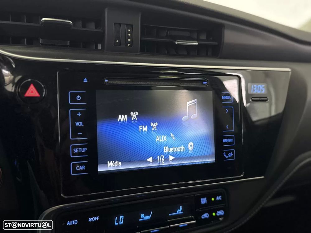 Toyota Auris Touring Sports 1.8 HSD Comfort +P.Techno+P.Sport - 29