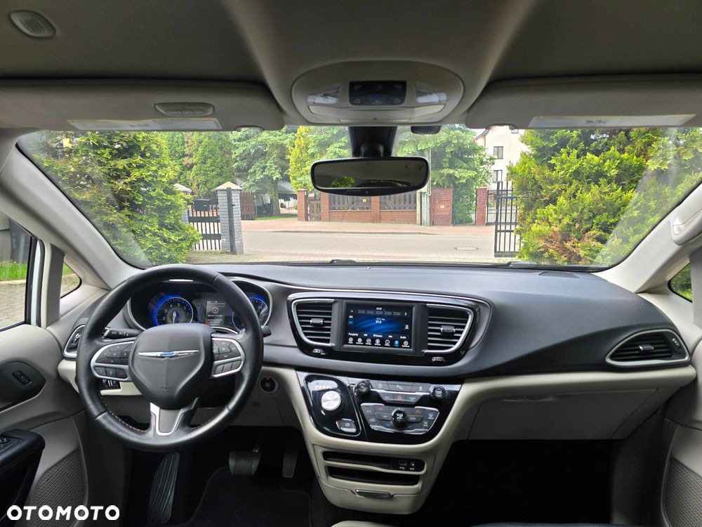 Chrysler Pacifica - 18