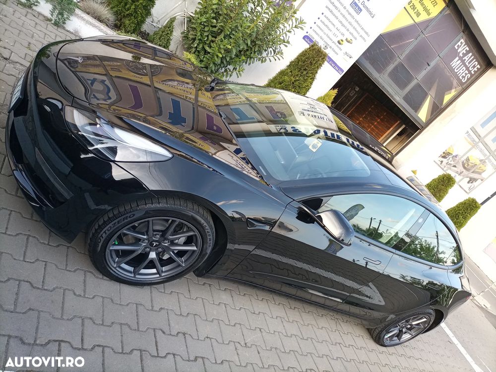 Tesla Model 3 - 1