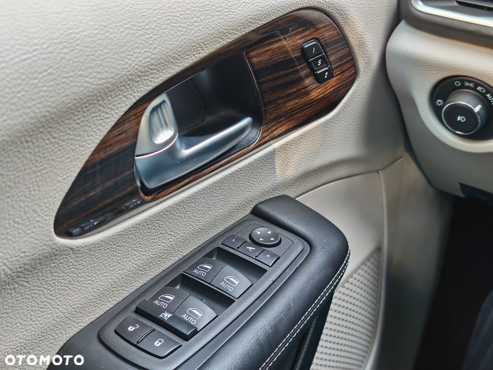 Chrysler Pacifica - 24