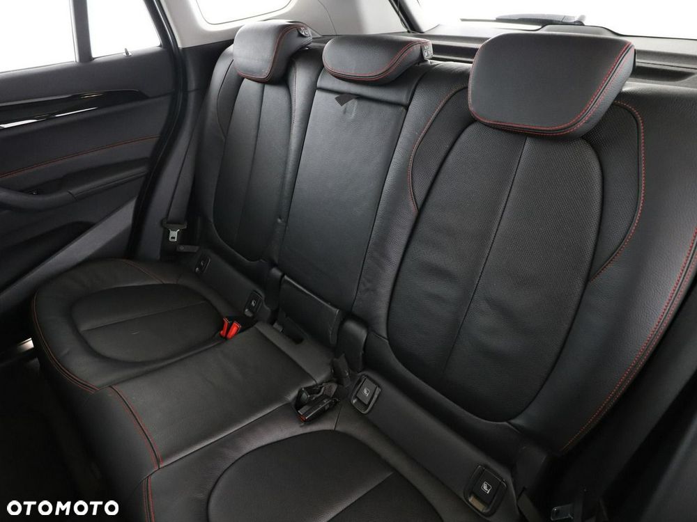 BMW X1 xDrive18d Sport Line - 18