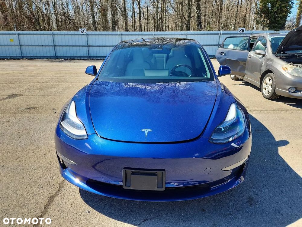 Tesla Model 3 - 5