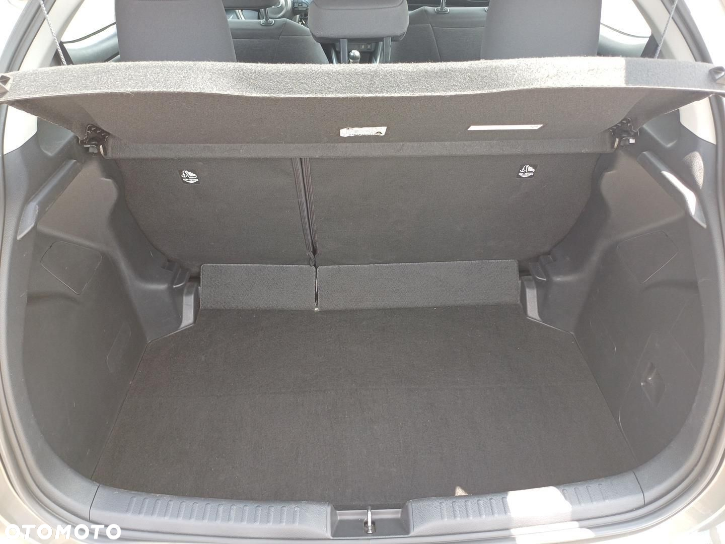 Toyota Yaris - 12