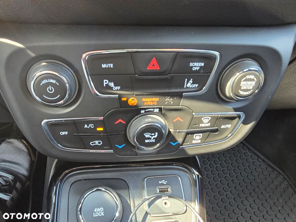 Jeep Compass 1.4 TMair Limited 4WD S&S - 26