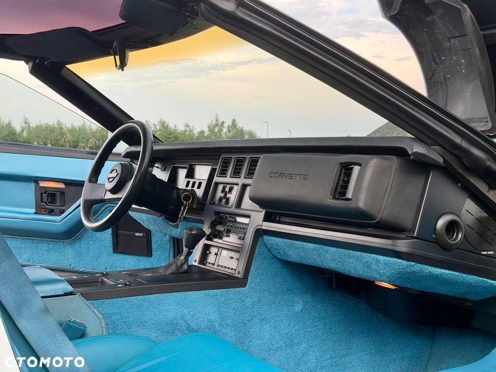 Chevrolet Corvette - 16