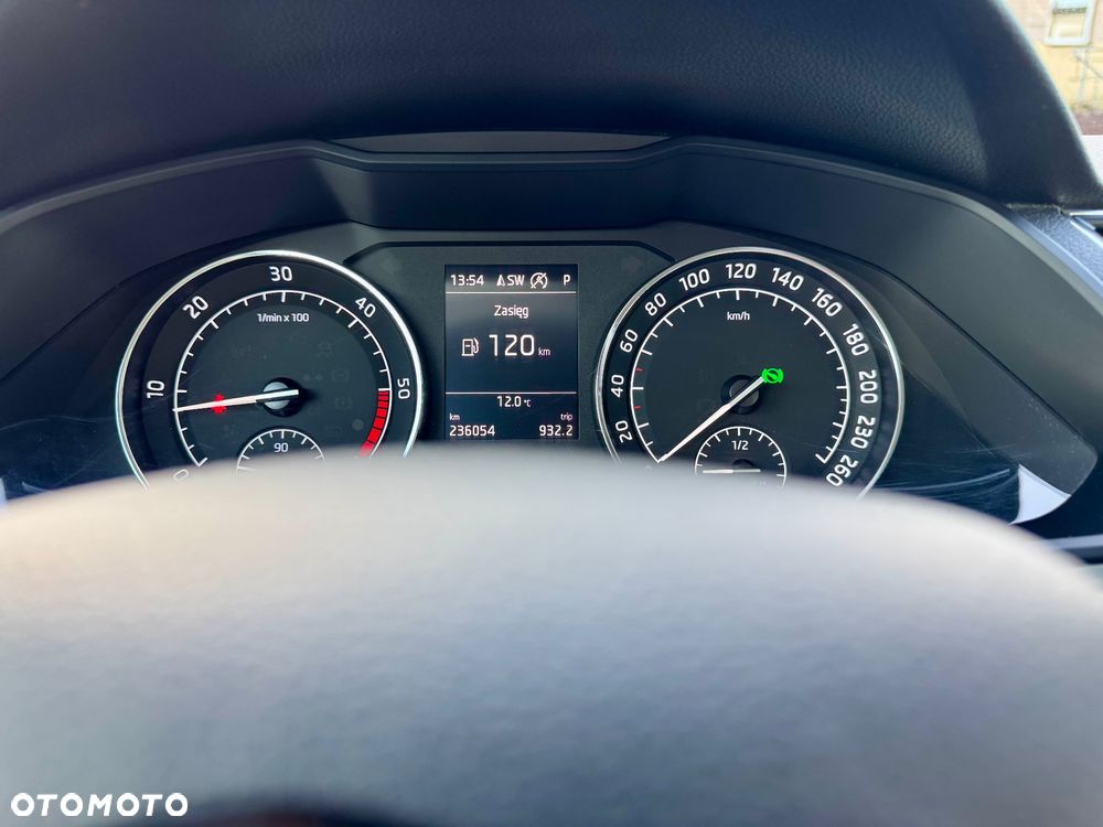 Skoda Superb 2.0 TDI Ambition DSG - 25