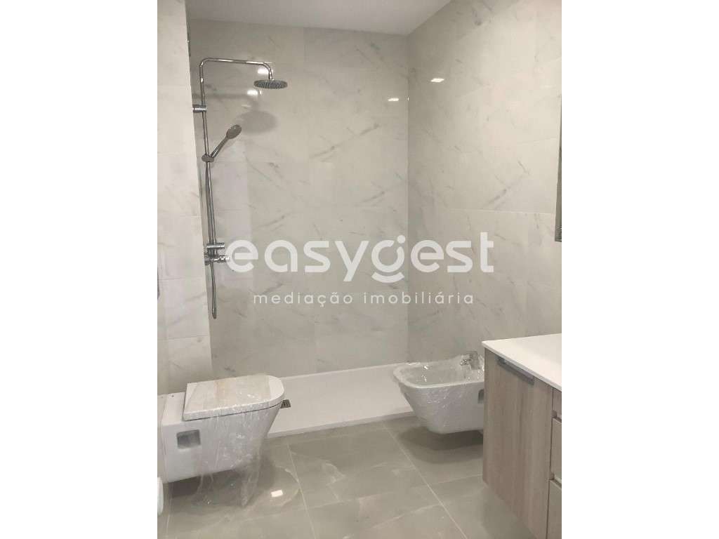 Excelente apartamento T1 em Sesimbra com vista mar e parqueamento - Grande imagem: 4/8