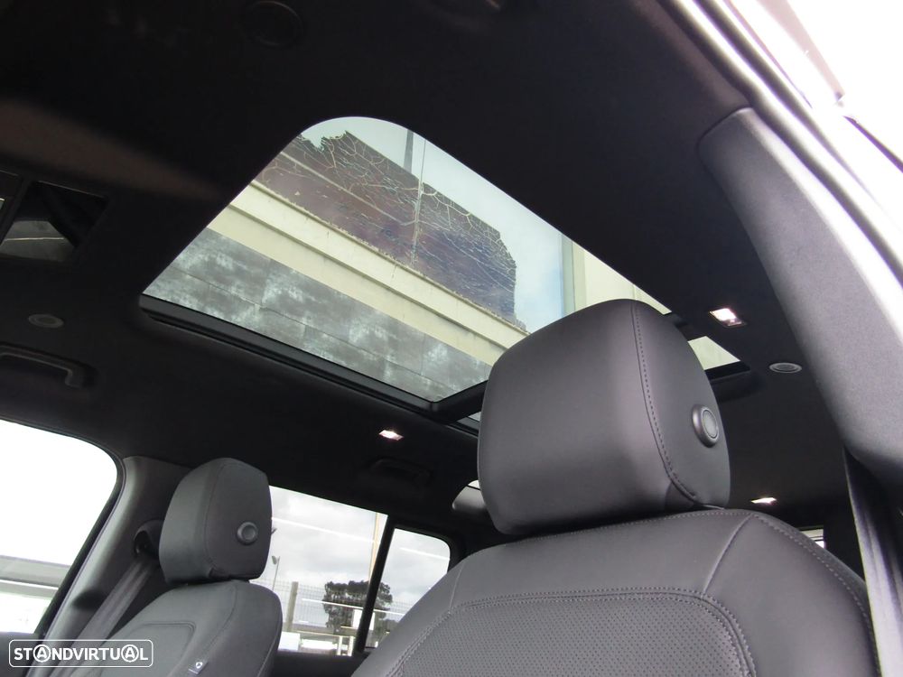 Land Rover Defender 2.0 P300e 110 AWD X-Dynamic SE - 18
