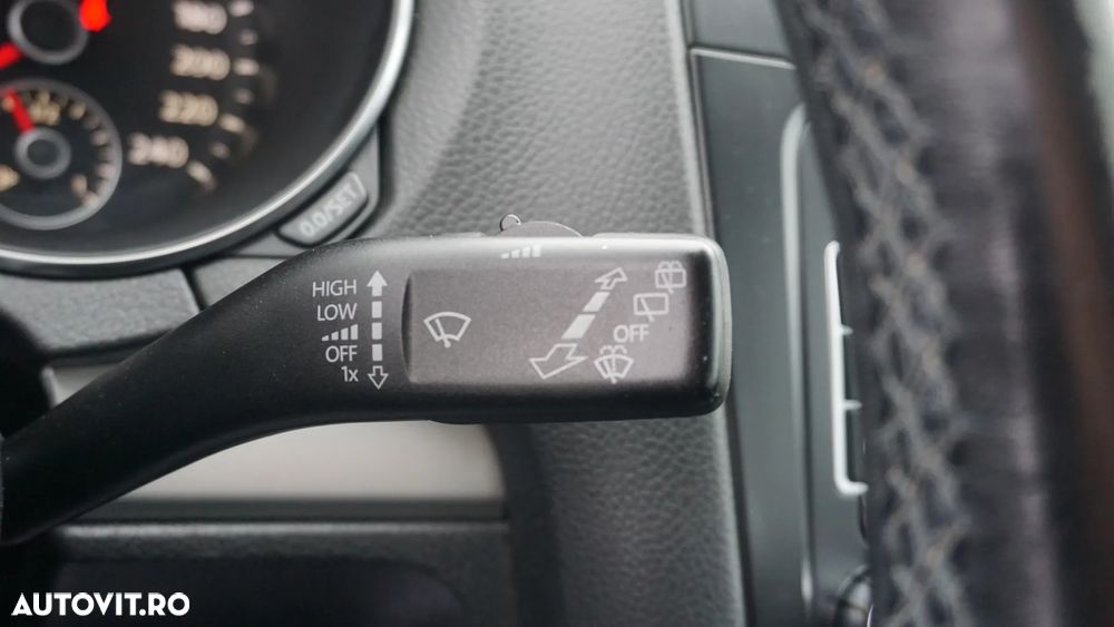 Volkswagen Golf 1.6 TDI DPF BlueMotion Technology Team - 21