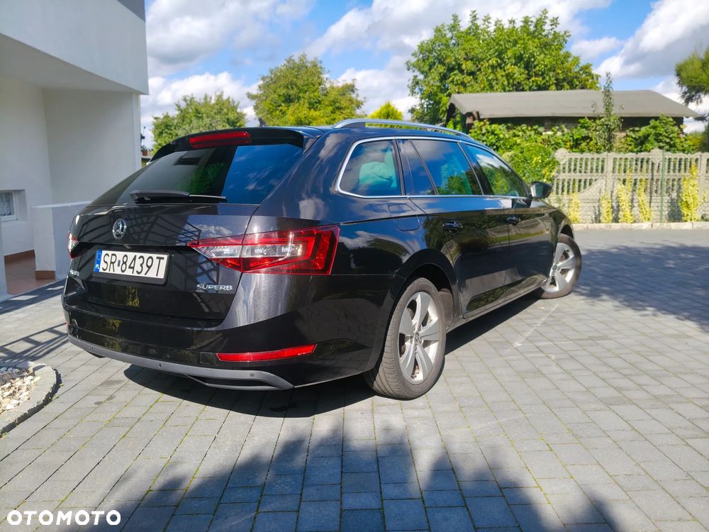 Skoda Superb Combi 2.0 TDI DSG Premium Edition - 4