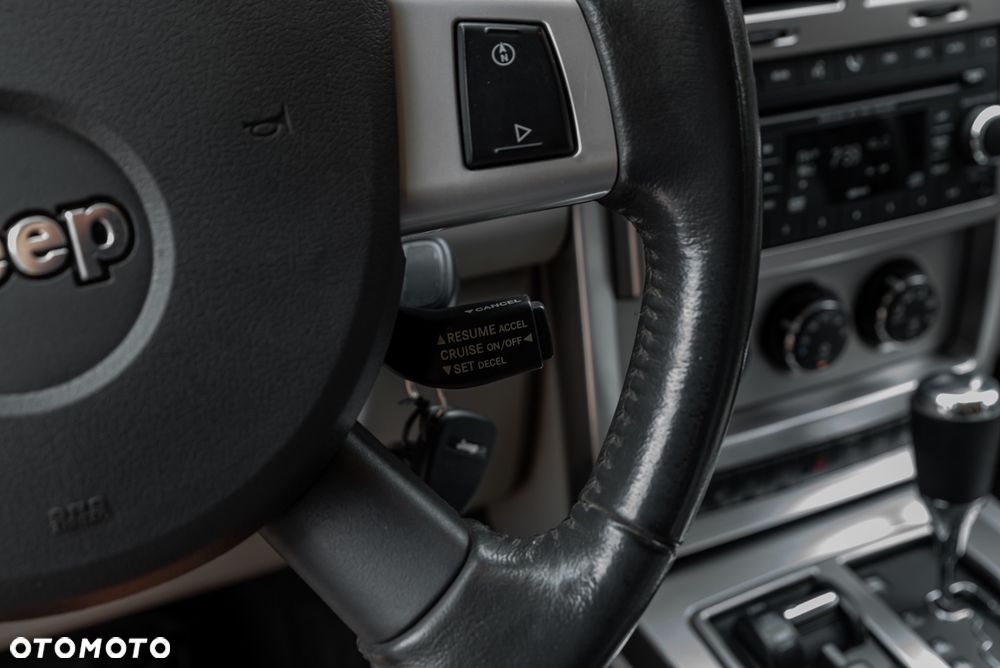 Jeep Cherokee - 34