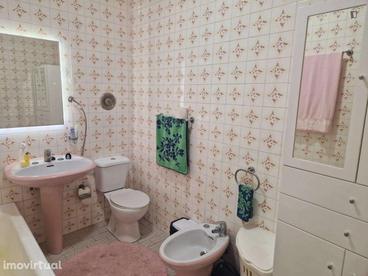 Quarto - localizado em Valadares Porto - Grande imagem: 5/7