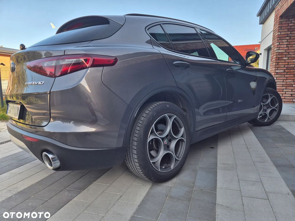 Alfa Romeo Stelvio 2.0 Turbo Executive Q4 - 4